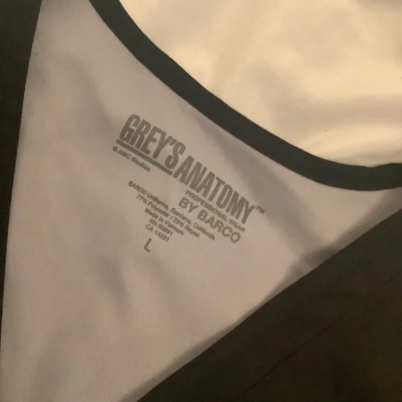 Greys anatomy scrub top - Picture 2 of 2